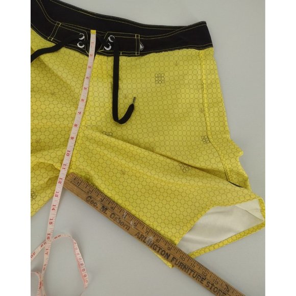 Volcom Bumble Bee Honeycomb Geometric Yellow Surf Skate Board Shorts Mens 32 - Picture 8 of 8